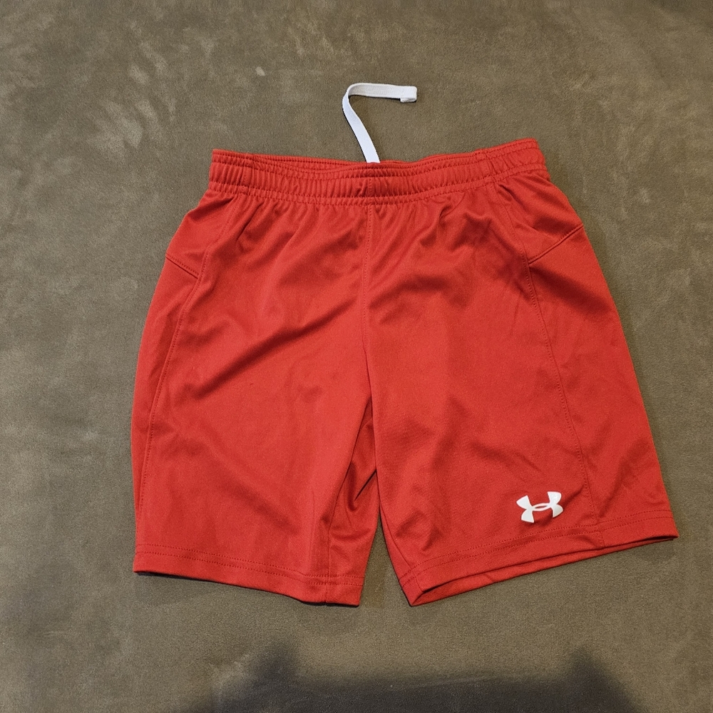 Under armour youth small red sborts